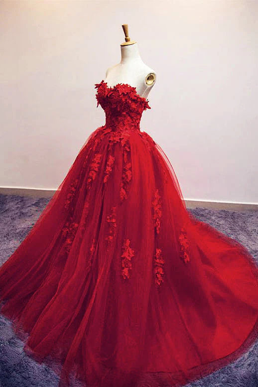 Vestido de fiesta largo con apliques de encaje y tul de escote corazón